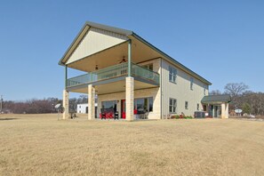 Exterior - Exquisite Texoma Home Sleeps 12 Close to shore (Kingston)
