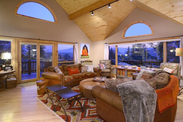 TV, fireplace, DVD player