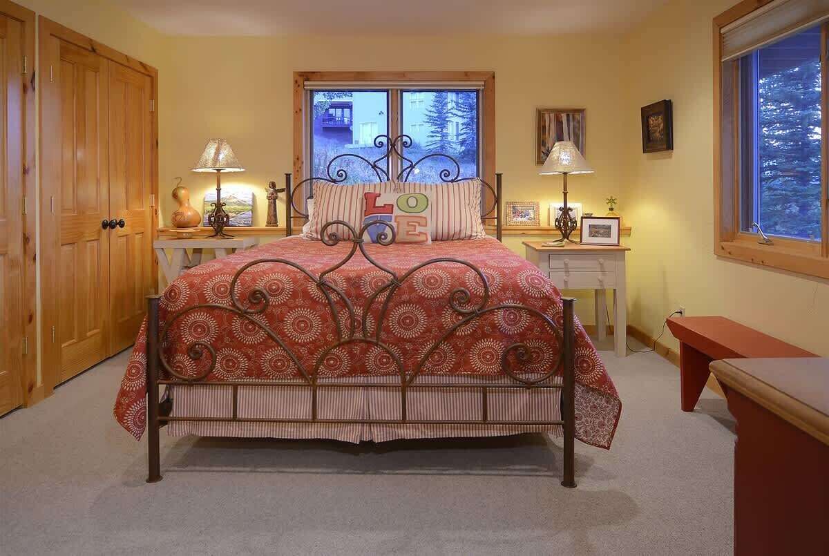 3 bedrooms, iron/ironing board, WiFi
