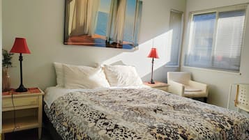 Premium bedding, individually decorated, individually furnished, desk