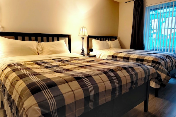 Deluxe Suite, 2 Beds, Non Smoking (Only Accepting Guests Aged 10 and Above) | Premium bedding, individually decorated, individually furnished