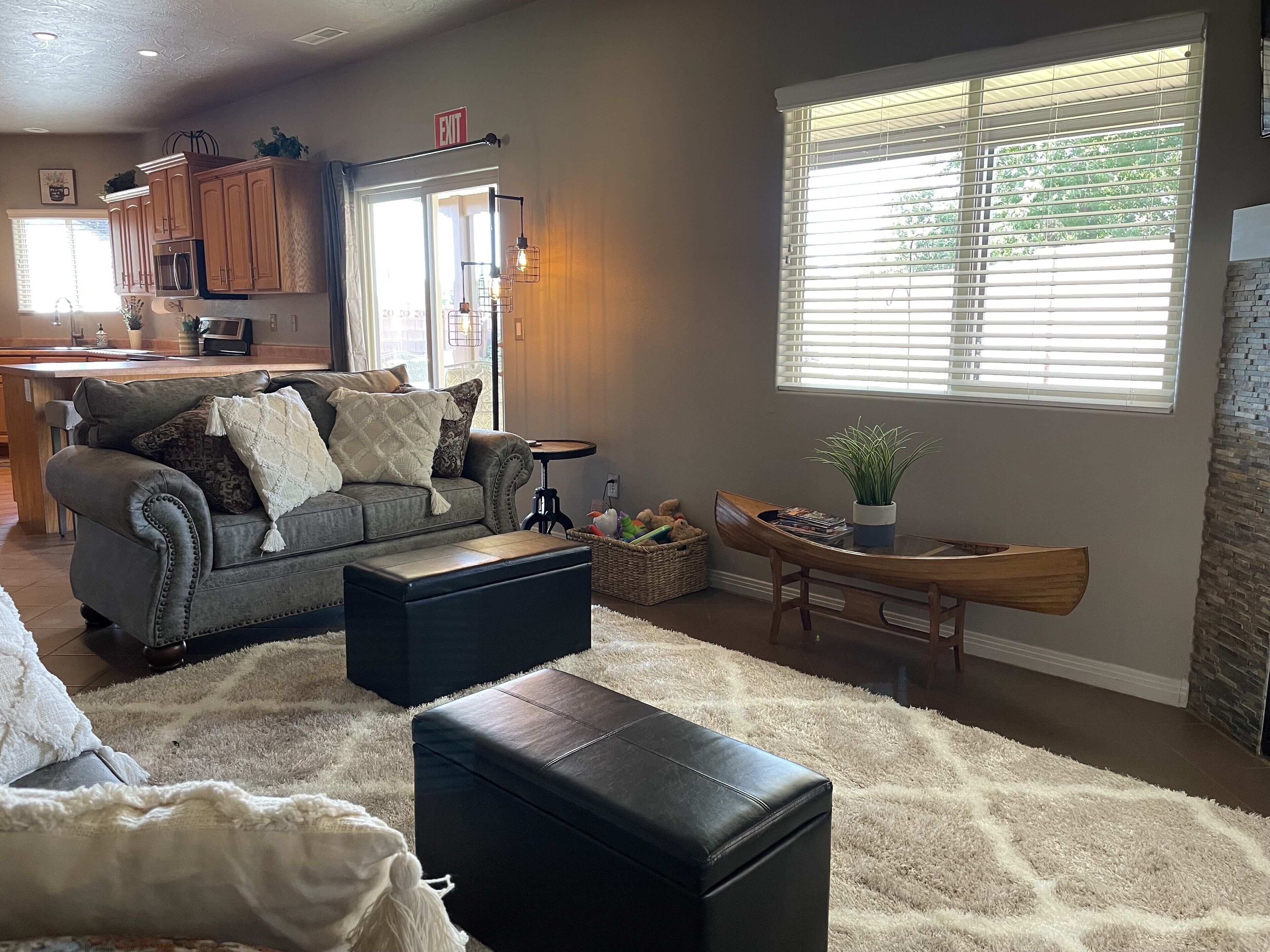 Smart TV, fireplace, DVD player, table tennis