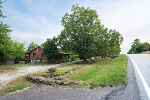 Big Oak Cabin - mountaintop home near Jasper
