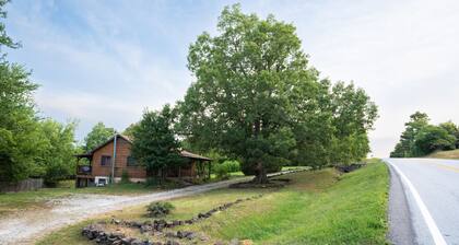 Big Oak Cabin - mountaintop home near Jasper