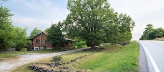 Big Oak Cabin - mountaintop home near Jasper