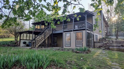 Big Oak Cabin - mountaintop home near Jasper