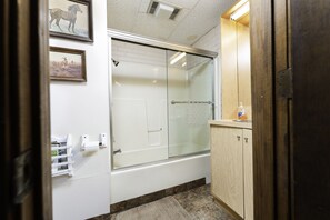 Combined shower/tub, towels, soap, shampoo