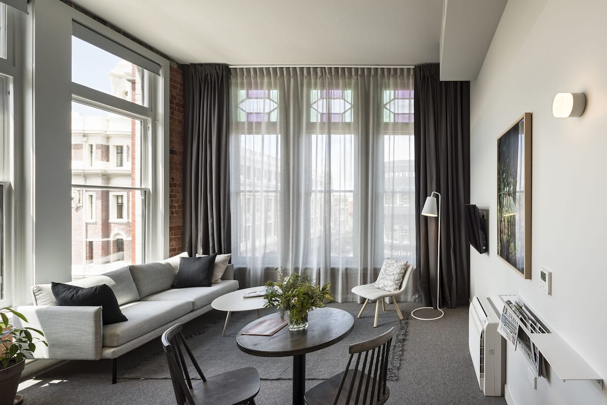 1 Bedroom Corner Apartment (LOOKOUT) | Living area