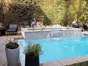 Piscina all'aperto, una piscina riscaldata