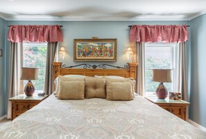 4 bedrooms, desk, iron/ironing board, free WiFi