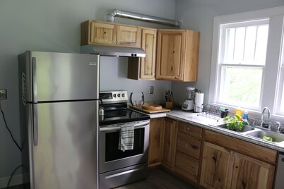 Whole House, 5 minutes by car to OU, 2 Bedroom, 1.5 bath, Smart TV, FREE Wi-Fi