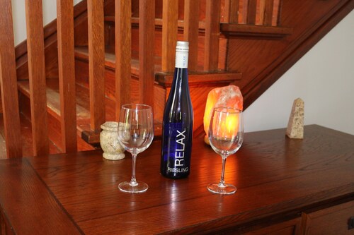 Whole House, 5 minutes by car to OU, 2 Bedroom, 1.5 bath, Smart TV, FREE Wi-Fi