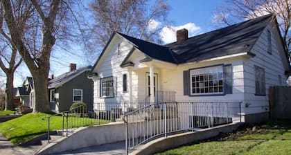 Boyer Place · Boyer Place, Updated Home - Walk to Campus & Town