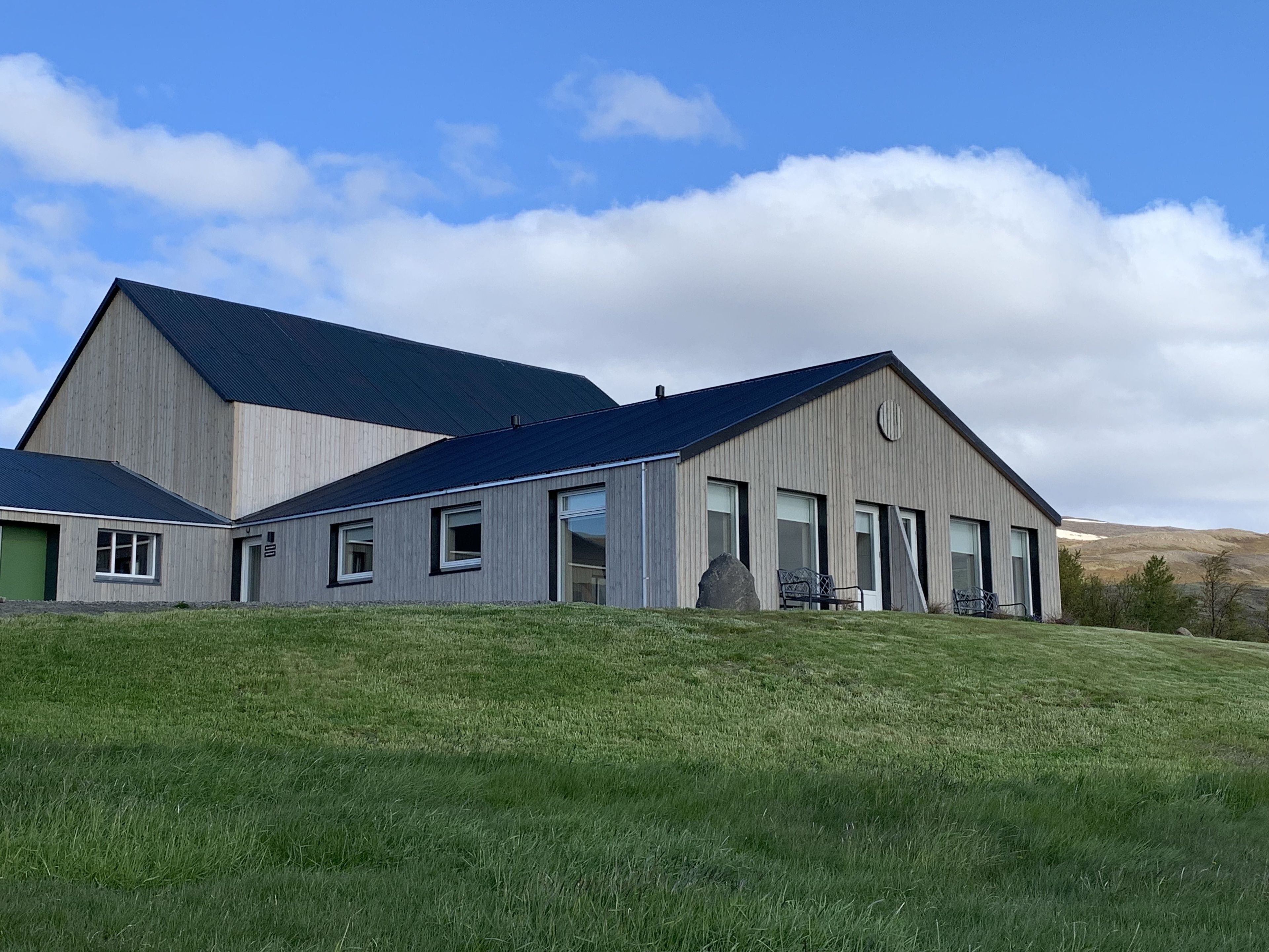 Vista frontal de la propiedad