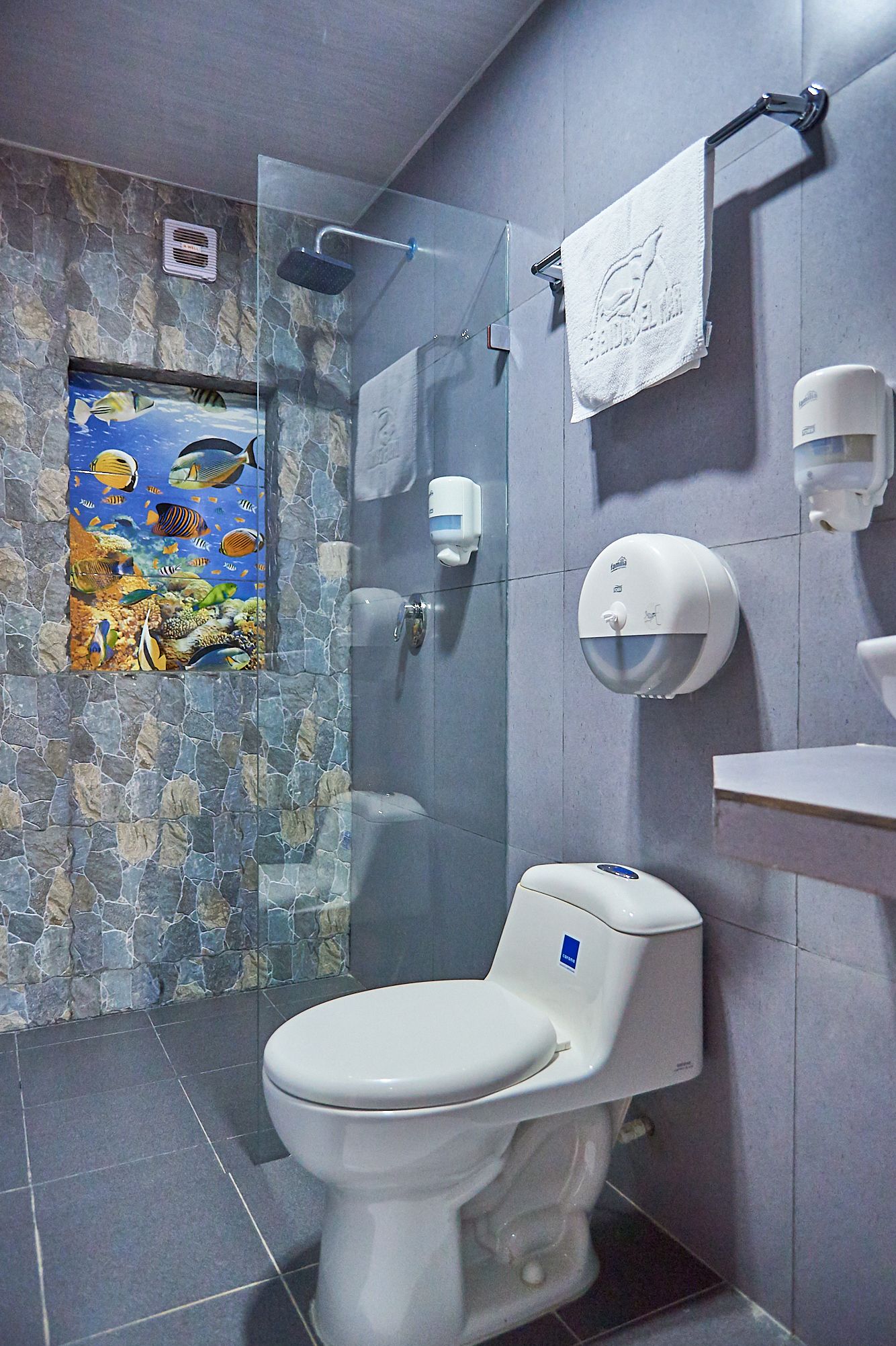 standard twin room, multiple beds, non smoking | bathroom | shower, hair dryer, towels