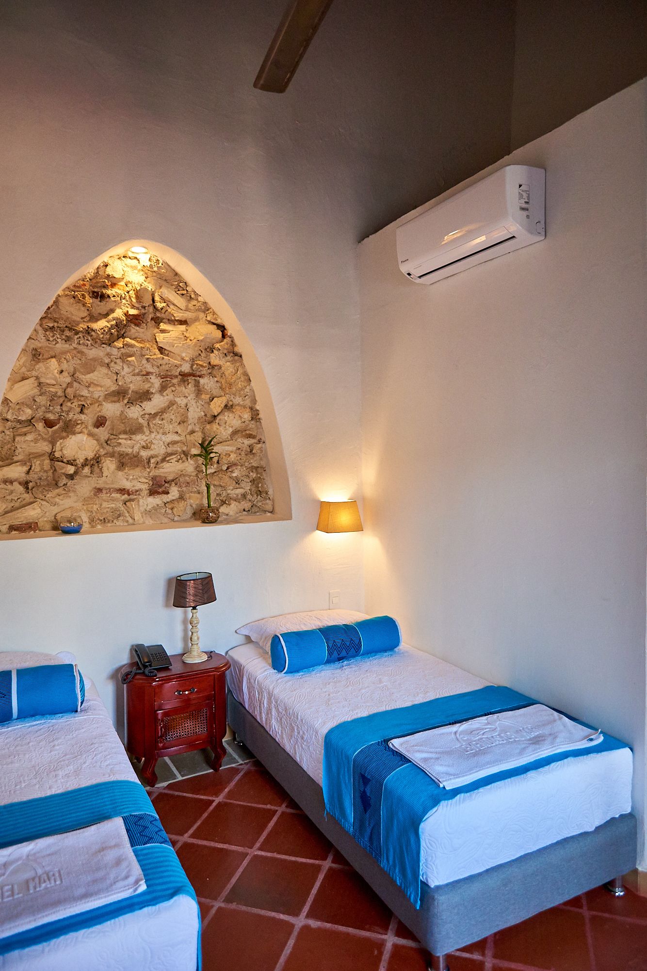 standard twin room, multiple beds, non smoking | 1 bedroom, in-room safe, blackout curtains, free wifi