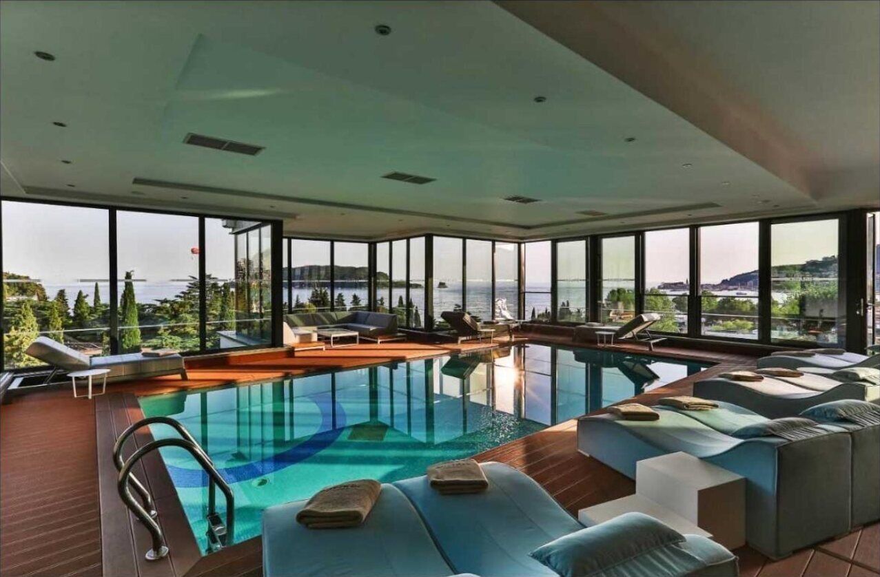 Indoor pool, outdoor pool, sun loungers