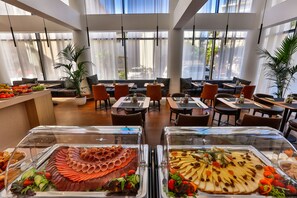 Desayuno buffet incluido todos los días 