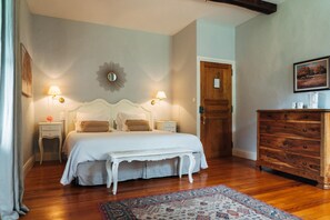 Hochwertige Bettwaren, individuell dekoriert, individuell eingerichtet