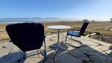 Romantisches Apartment, 1 Queen-Bett, Küche, Meerblick (No Pets Allowed) | Terrasse/Patio