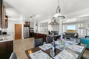 Premier huis, 3 slaapkamers, keuken, uitzicht op oceaan (Pet Friendly) | Dineerruimte