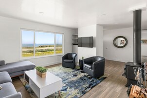 尊贵独立别墅, 2 间卧室, 露台, 海洋景观 (Pet Friendly) | 高档床上用品、记忆海绵床垫、特色装修、特色家居