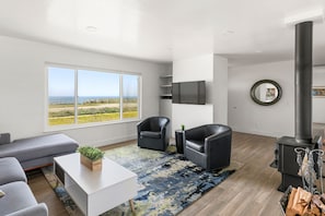 Premier House, 2 Bedrooms, Patio, Ocean View (Pet Friendly) | Premium bedding, memory foam beds, individually decorated - Point Arena Lighthouse (Point Arena)