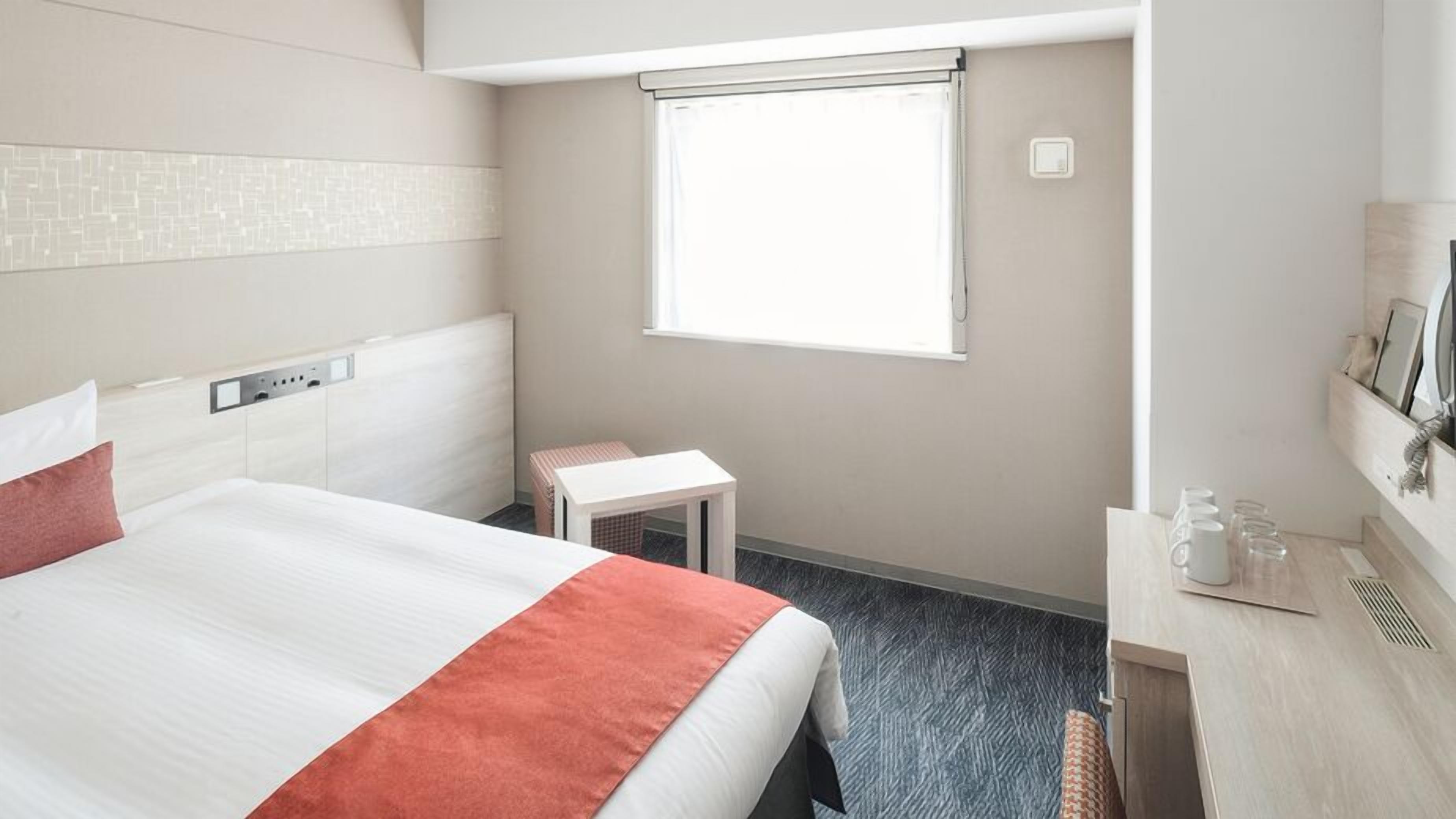Desk, blackout drapes, iron/ironing board, free WiFi