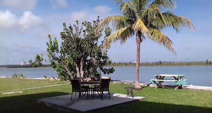 Bahama Breeze Waterfront Luxury Detached Vacation Home