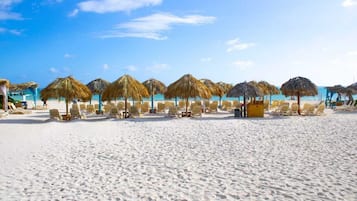 Espreguiçadeiras, toalhas de praia