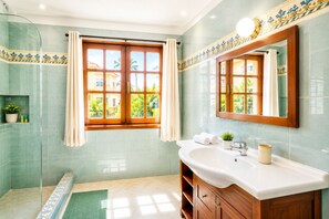 Hair dryer, towels, soap, shampoo - Luxury Beach Villa Steps From Los Corales Beach Private Pool + Chef Available (Punta Cana)