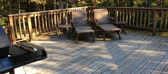 COZY TREE LIKE HOUSE.  WALK TO MARKET & REST. LOW RATES. 1 MILE TO MT SNOW.