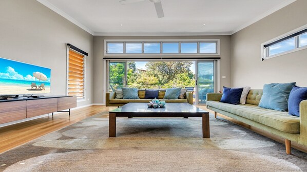 TV connectée, cheminée, Netflix, services de streaming