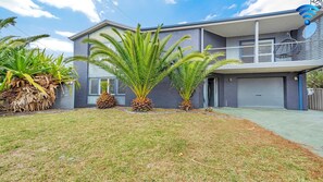 Exterior - Seaside Royale - spacious, great entertainer (Callala Beach)