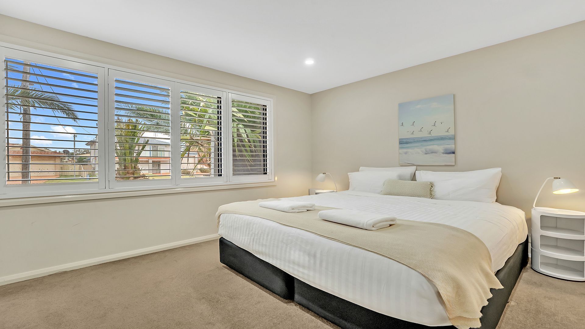 5 bedrooms, iron/ironing board, WiFi, bed sheets