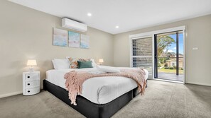 5 bedrooms, iron/ironing board, WiFi, bed sheets