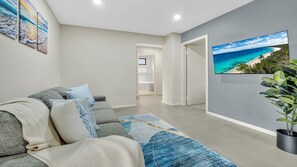 Smart TV - Seaside Royale - spacious, great entertainer (Callala Beach)