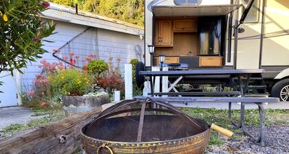 Poop Deck - 3 minutes from the beach and right on the Noyo harbor