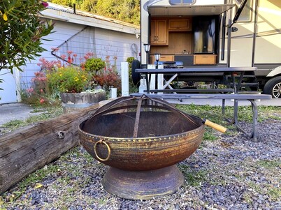 Poop Deck - 3 minutes from the beach and right on the Noyo harbor