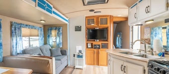 Poop Deck - 3 minutes from the beach and right on the Noyo harbor