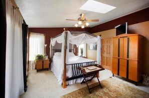 4 Schlafzimmer, Betten mit Memory-Foam-Matratzen, Schreibtisch