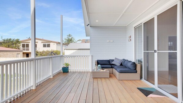 Terrace/patio - Sienna by the Sea – a two-minute walk to Callala Beach (Callala Beach)