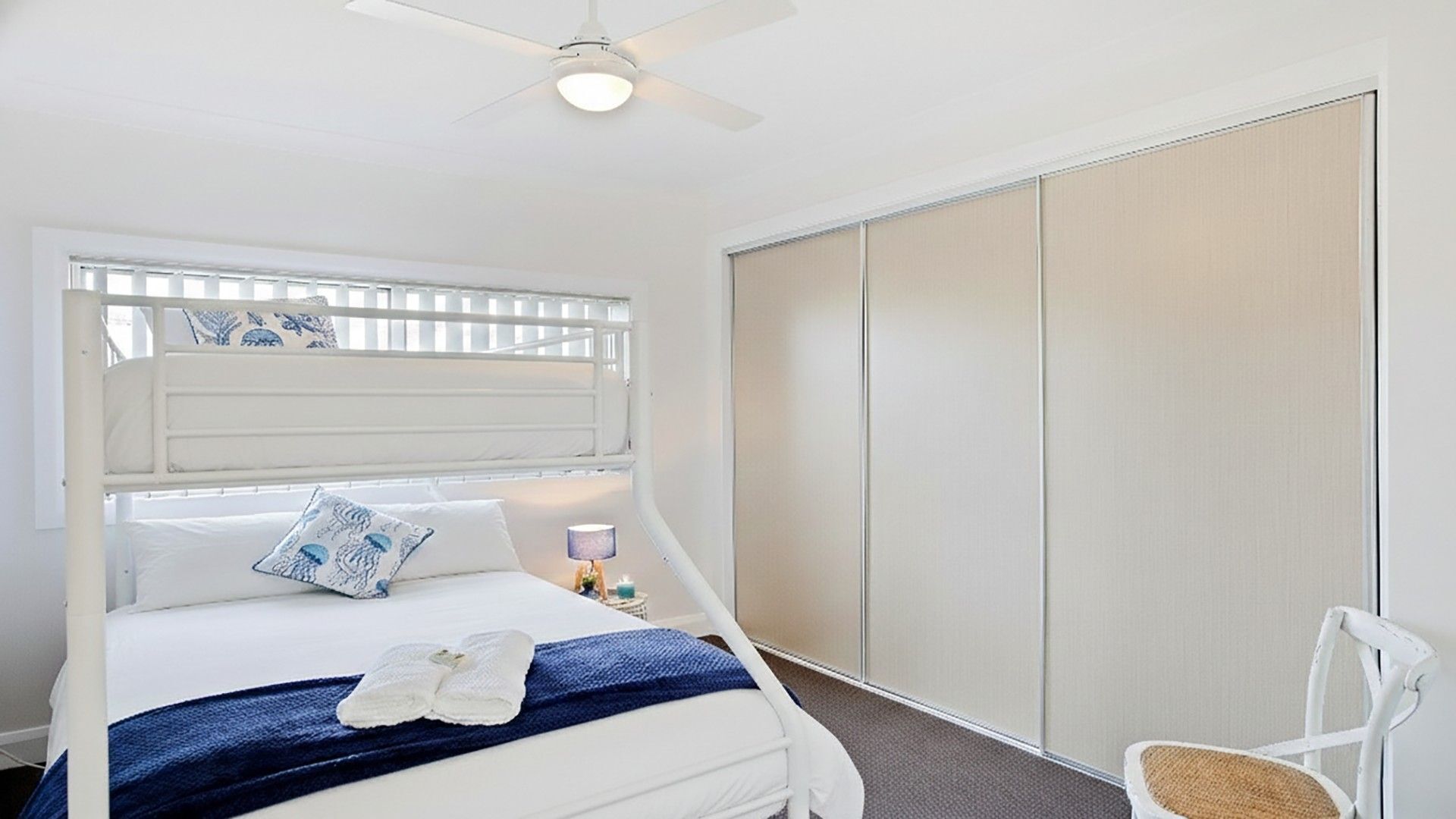 5 makuuhuonetta, silitysrauta/-lauta, vauvan matkasänky, Wi-Fi