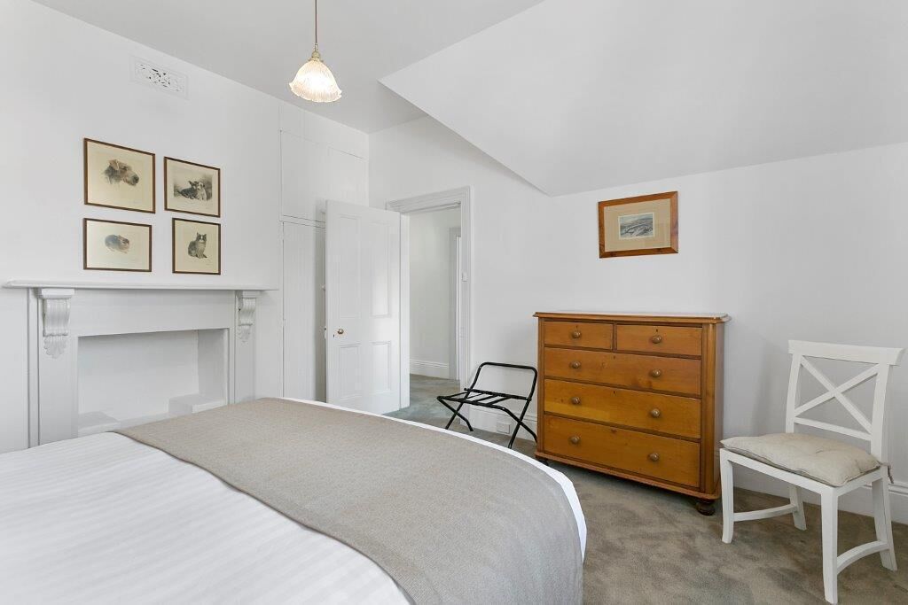 Amberley - circa 1880's luxury\nIdeal larger groups 5 b’rooms sleeps 9 — image 23
