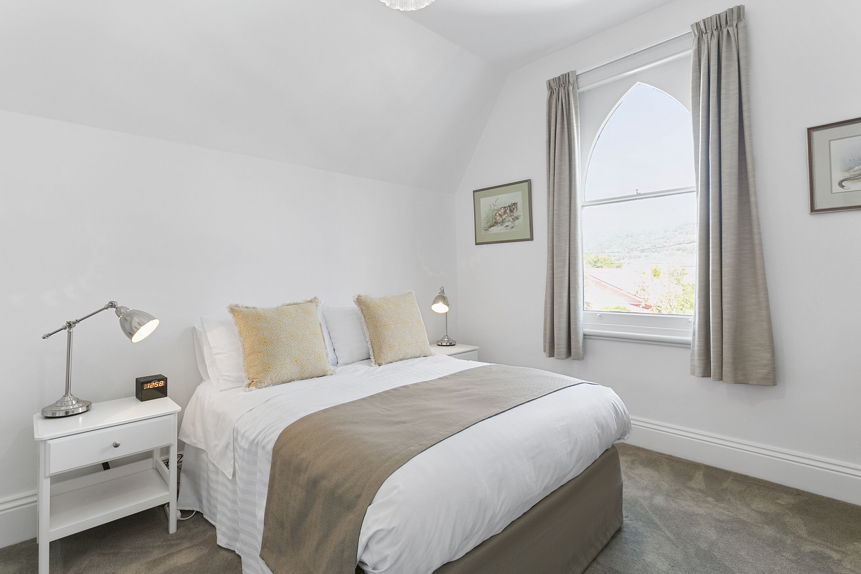 Amberley - circa 1880's luxury\nIdeal larger groups 5 b’rooms sleeps 9 — image 24