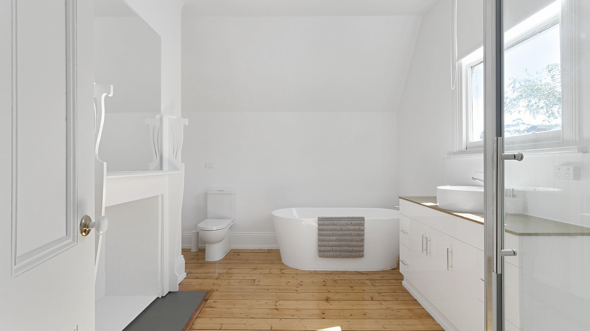 Amberley - circa 1880's luxury\nIdeal larger groups 5 b’rooms sleeps 9 — image 17