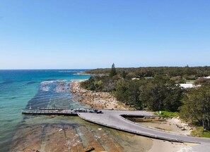 Näkymä rannalle/valtamerelle