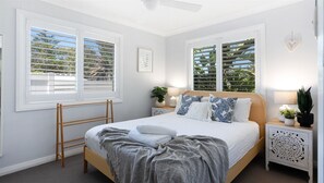5 bedrooms, desk, iron/ironing board, travel crib