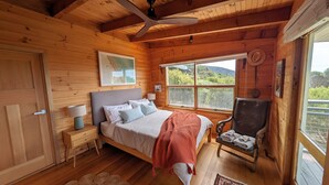 Room - Palana Beach House - sea views, pristine beach (Palana)