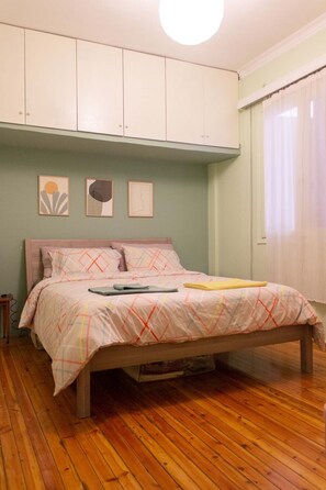 2 bedrooms, desk, iron/ironing board, free WiFi